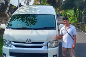 toyota-hiace-commuter-with-driver